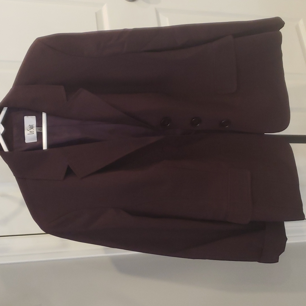 Womens Blazer, size 18, Burgundy.